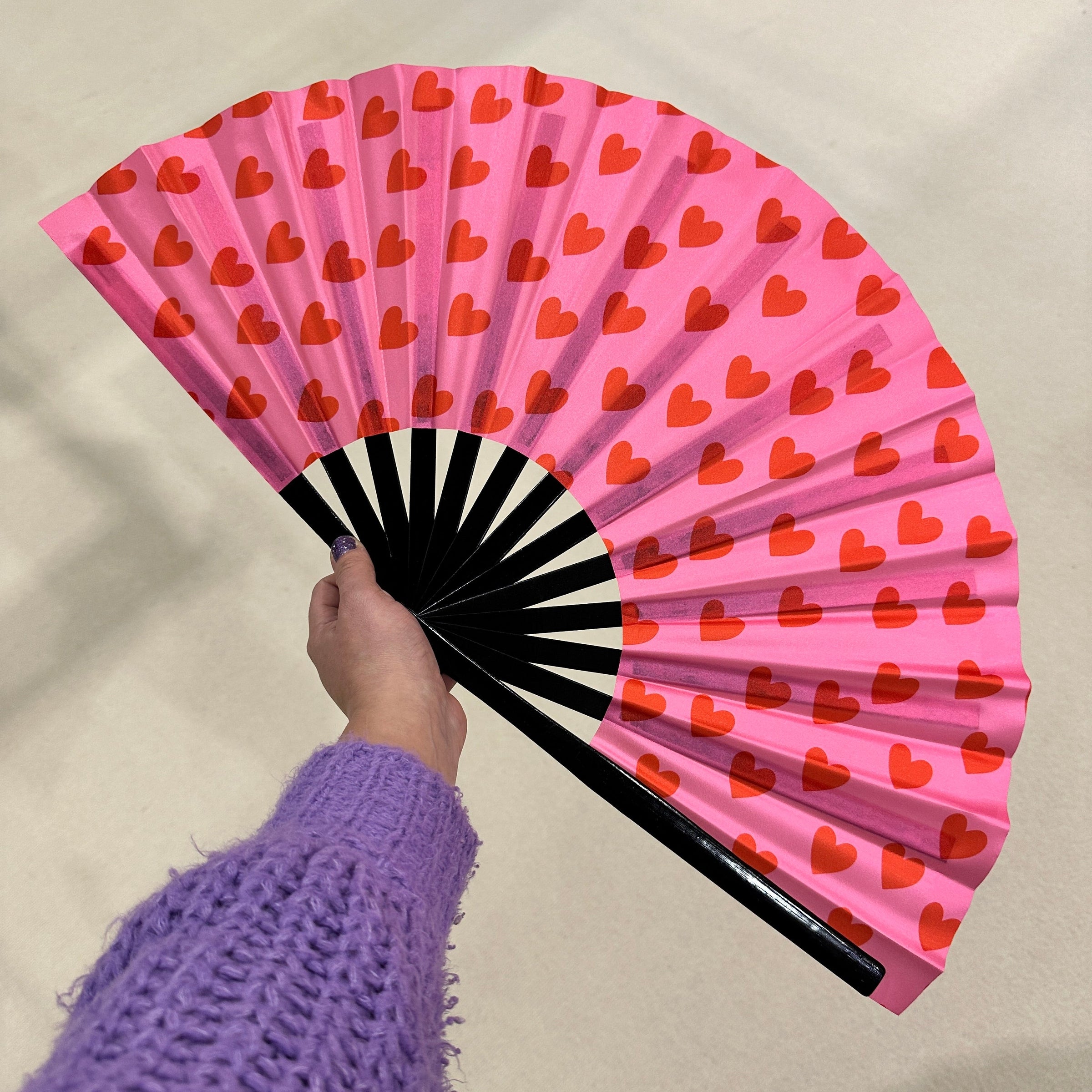 Giant Clacking Hand Fan with Pink & Red Hearts Print (Glows in UV!)